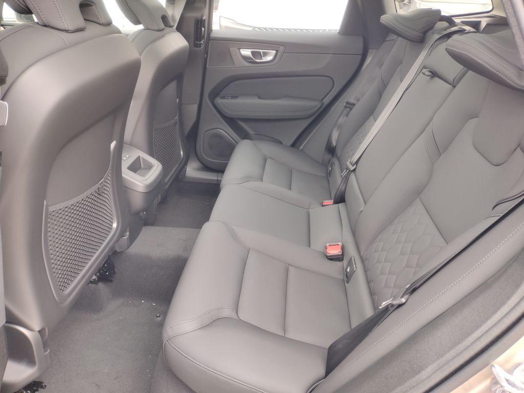2026 VOLVO XC60 - Image 18
