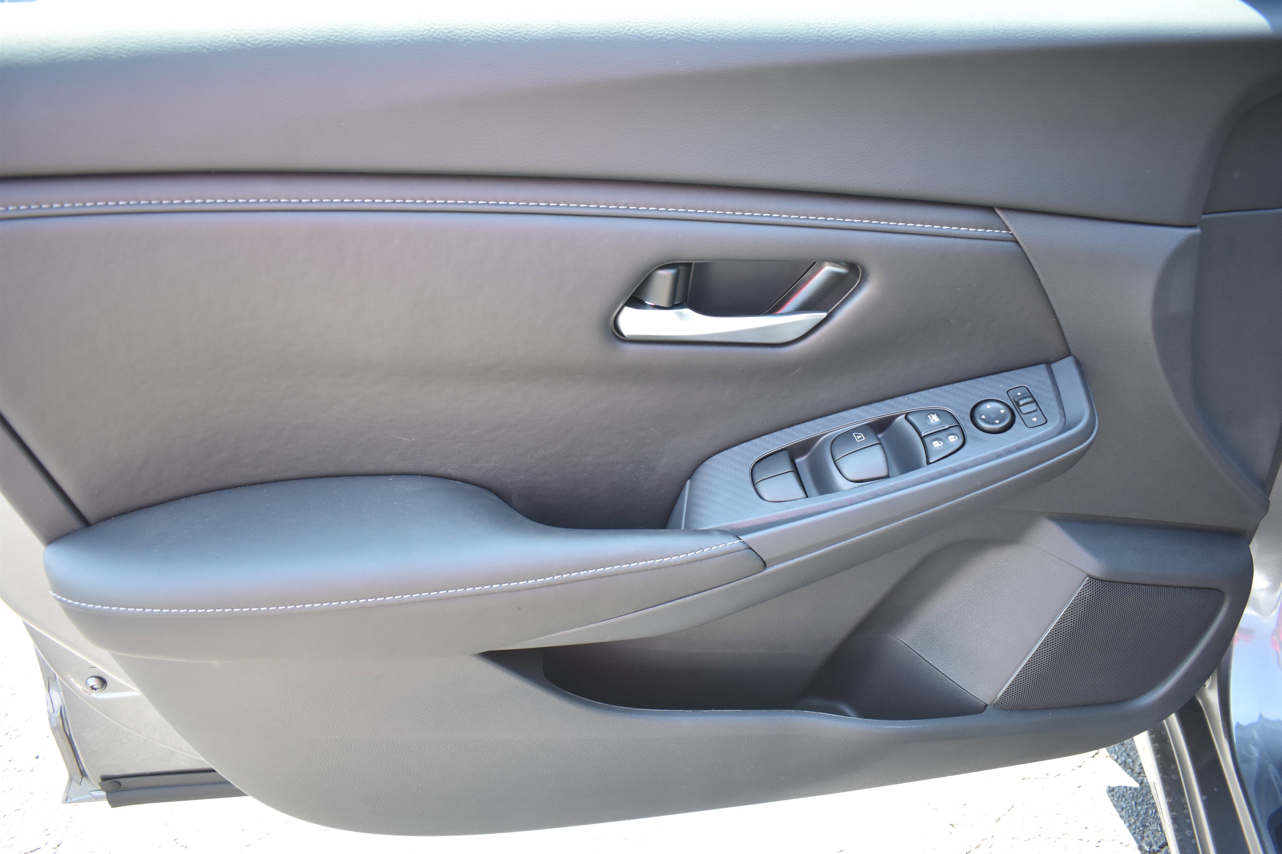 2025 Nissan Sentra SV photo 2