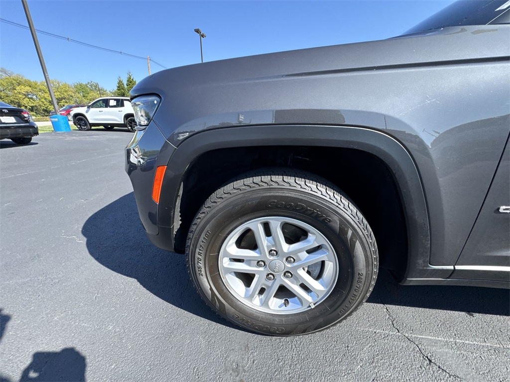 2022 Jeep Grand Cherokee Laredo photo 10