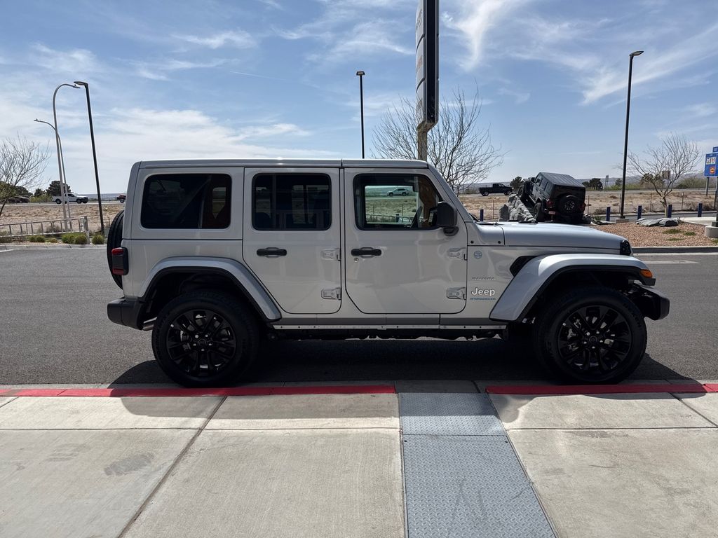 2024 Jeep Wrangler Sahara 4xe photo 5