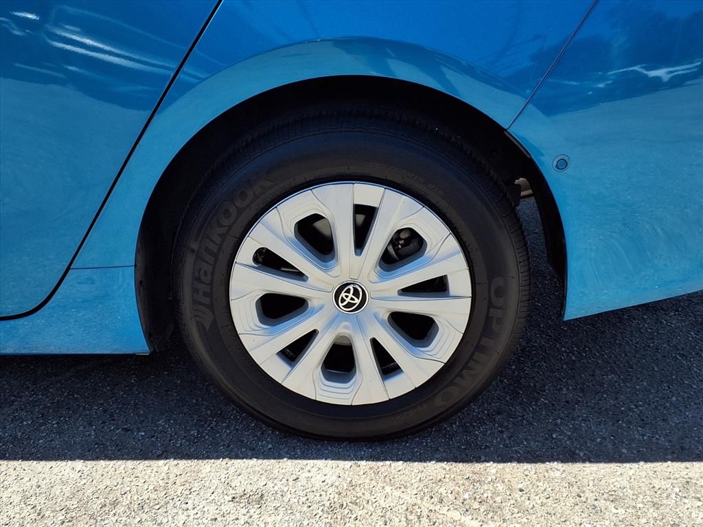 2019 Toyota Prius LE photo 4