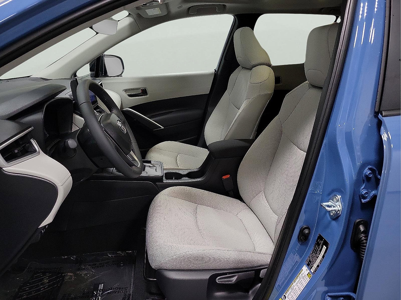 2026 Toyota Corolla Cross LE photo 8