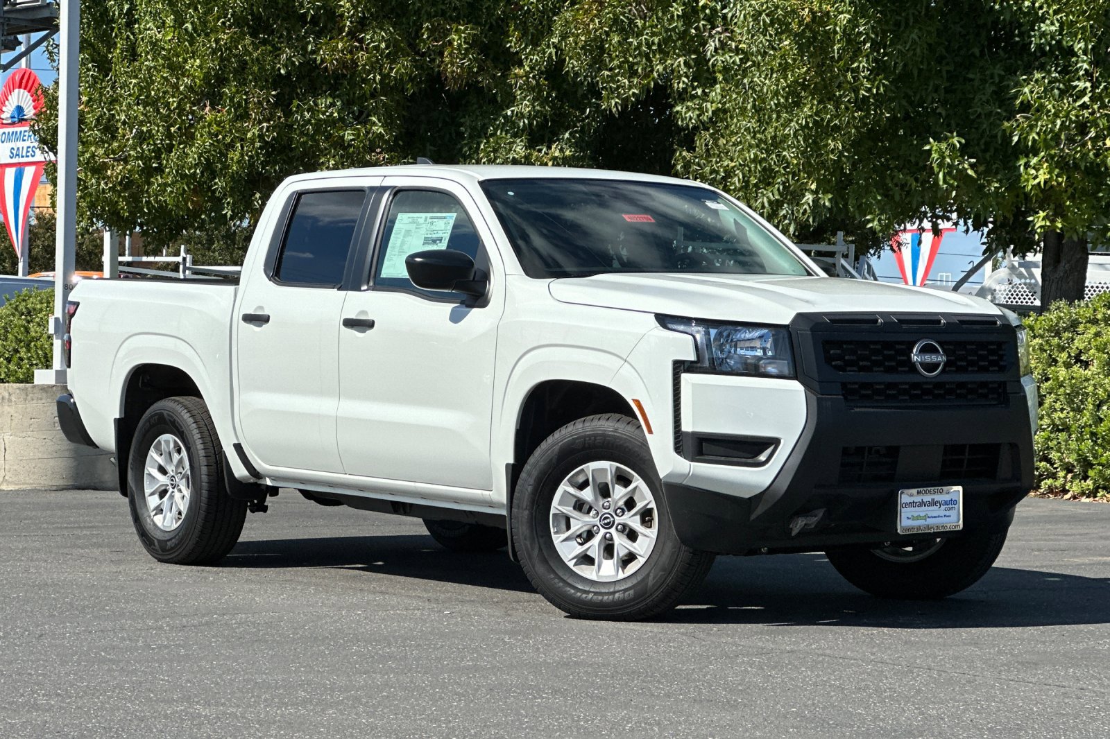 2025 Nissan Frontier S Crew Cab photo 2