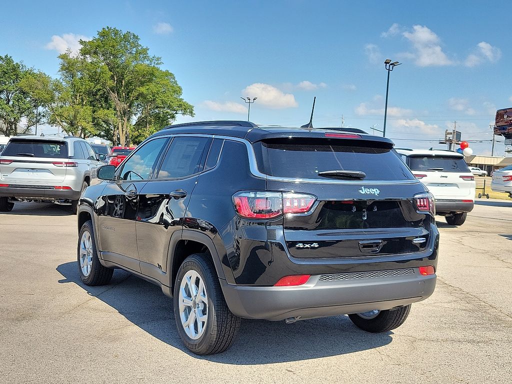 2025 Jeep Compass Latitude photo 4