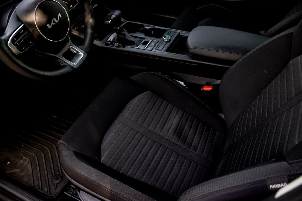 2025 Kia K5 LXS photo 13