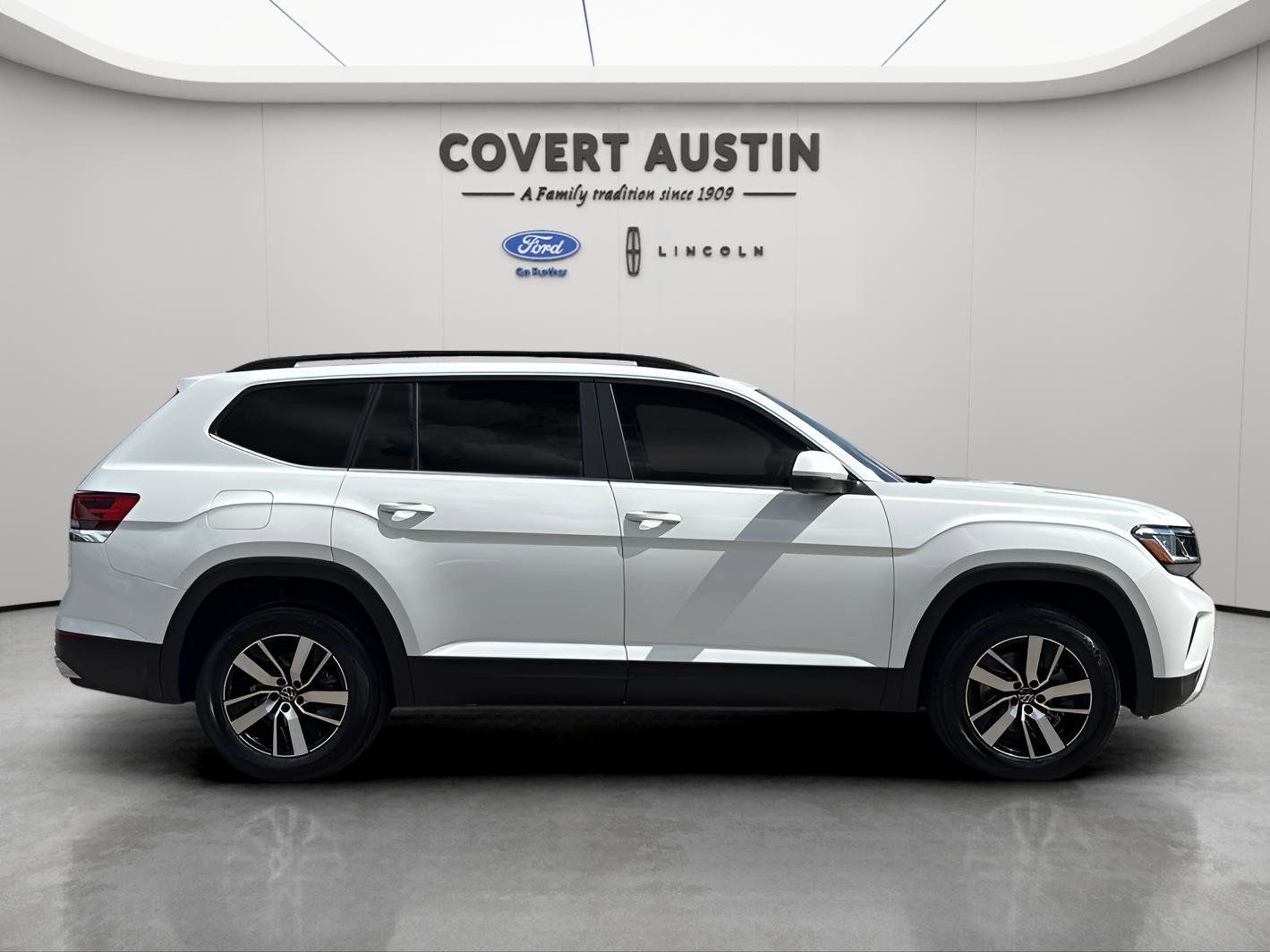 2023 Volkswagen Atlas SE photo 3