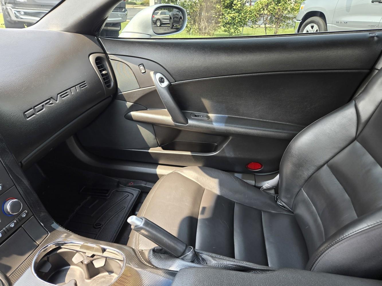 2009 Chevrolet Corvette 1LT Convertible photo 13