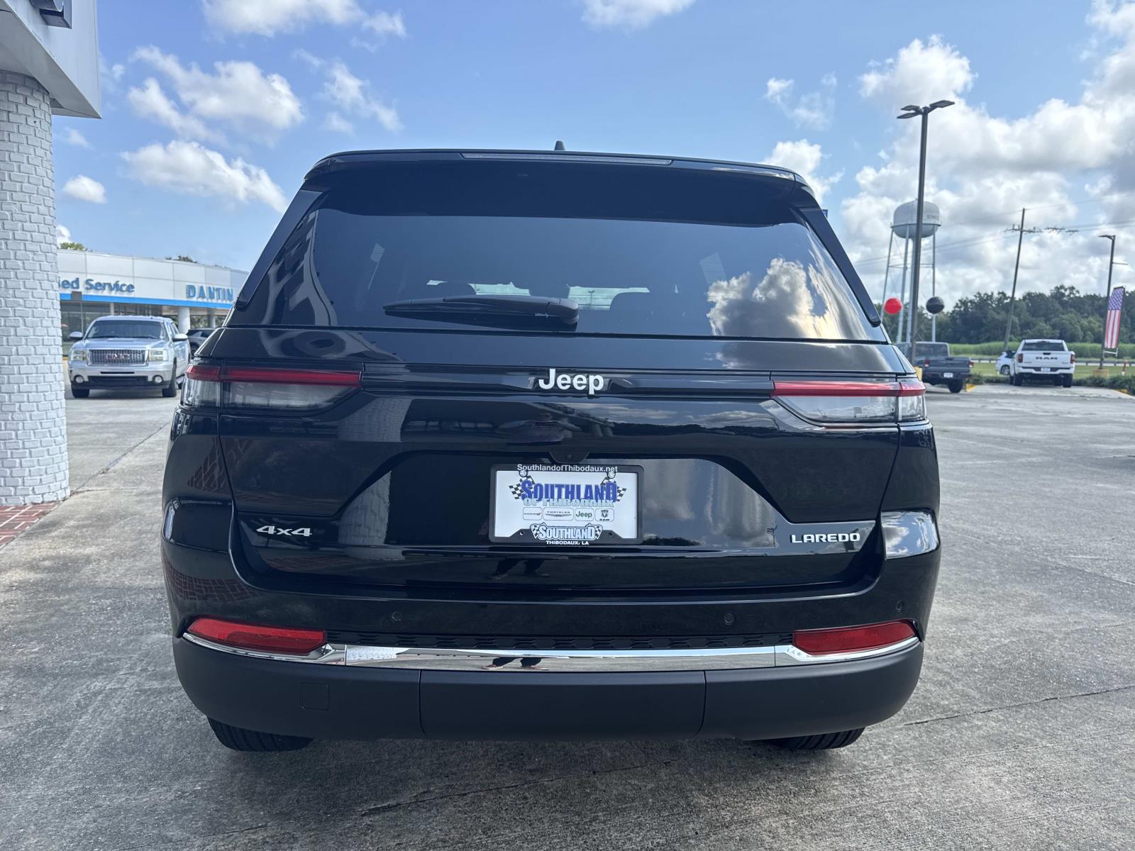 2025 Jeep Grand Cherokee Laredo X photo 4