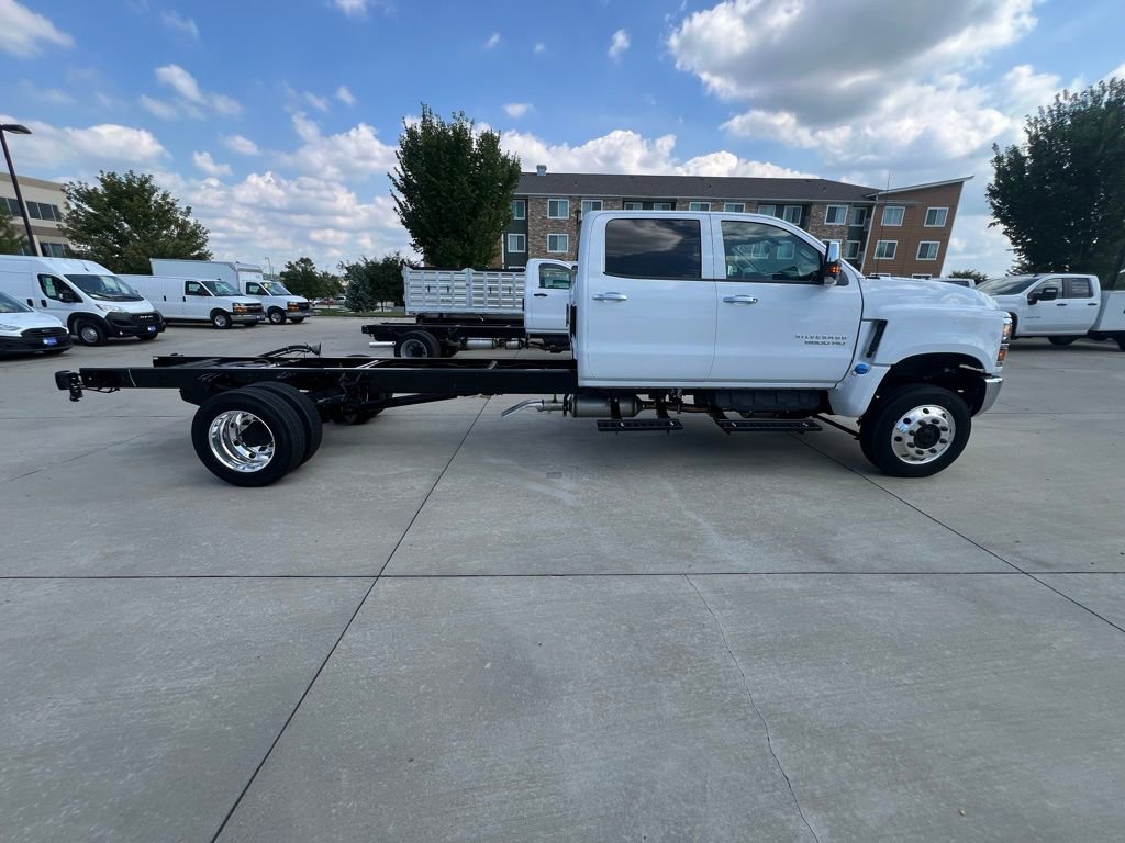 2023 Chevrolet Silverado 5500HD LT photo 6
