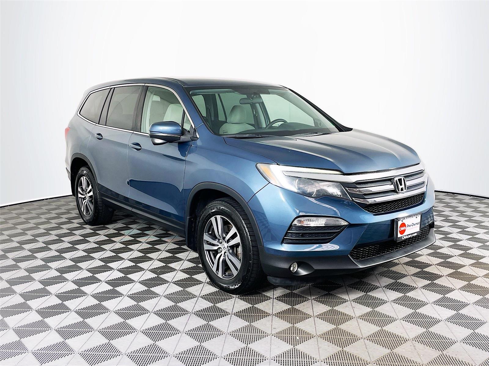 2017 Honda Pilot EX's photo