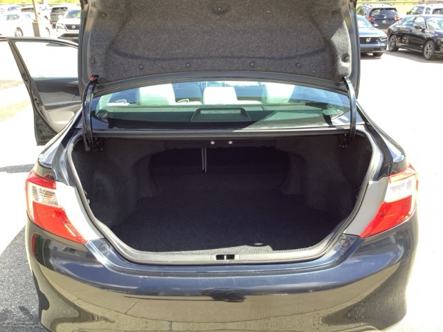 2012 Toyota Camry LE photo 19