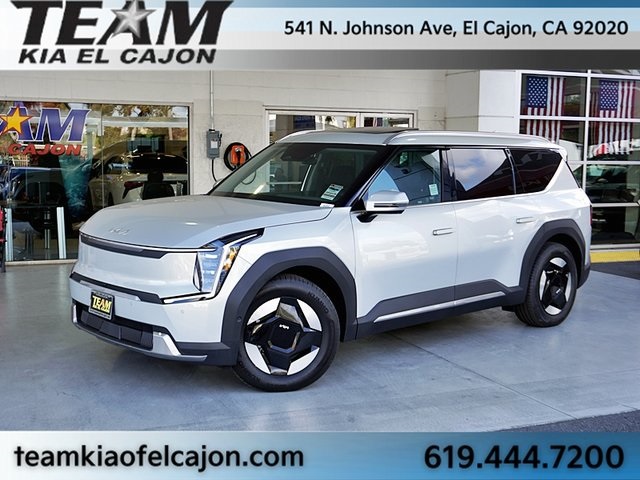 2026 Kia EV9 Wind's photo