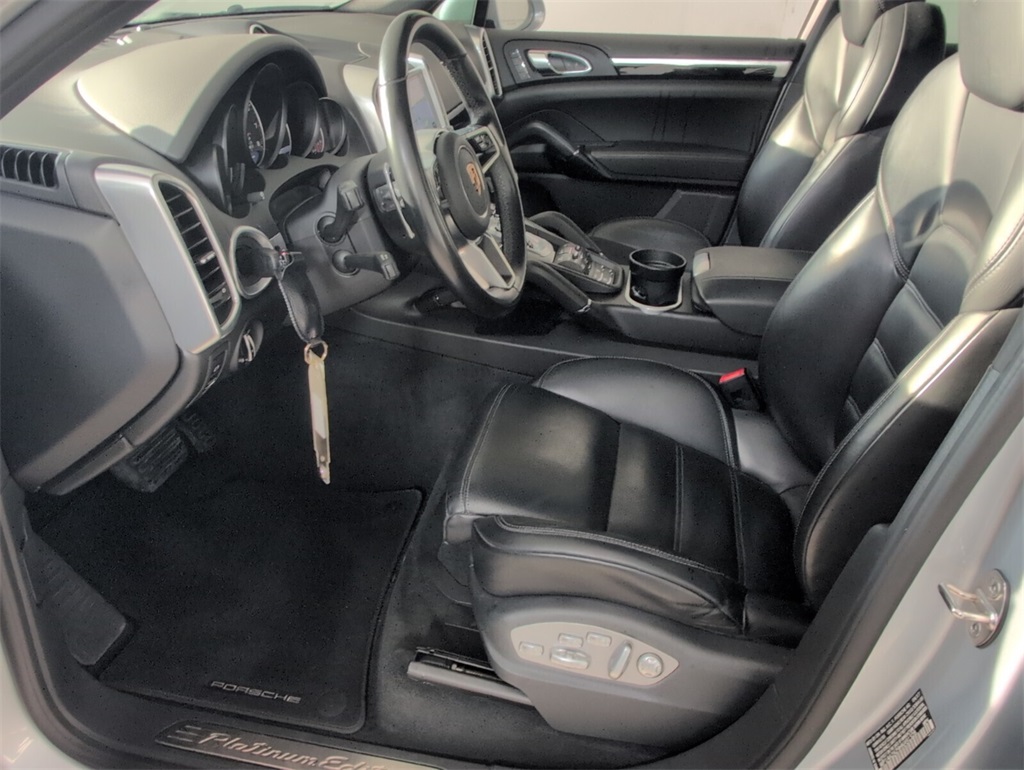 2017 Porsche Cayenne Platinum Edition photo 4