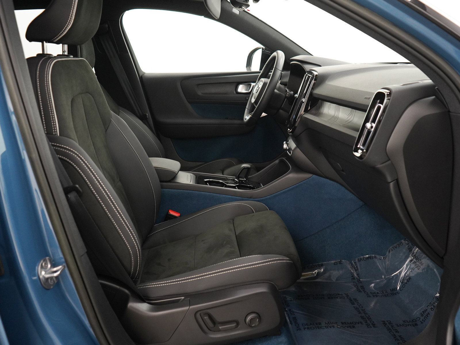 2023 Volvo XC40 Recharge Ultimate AWD photo 10