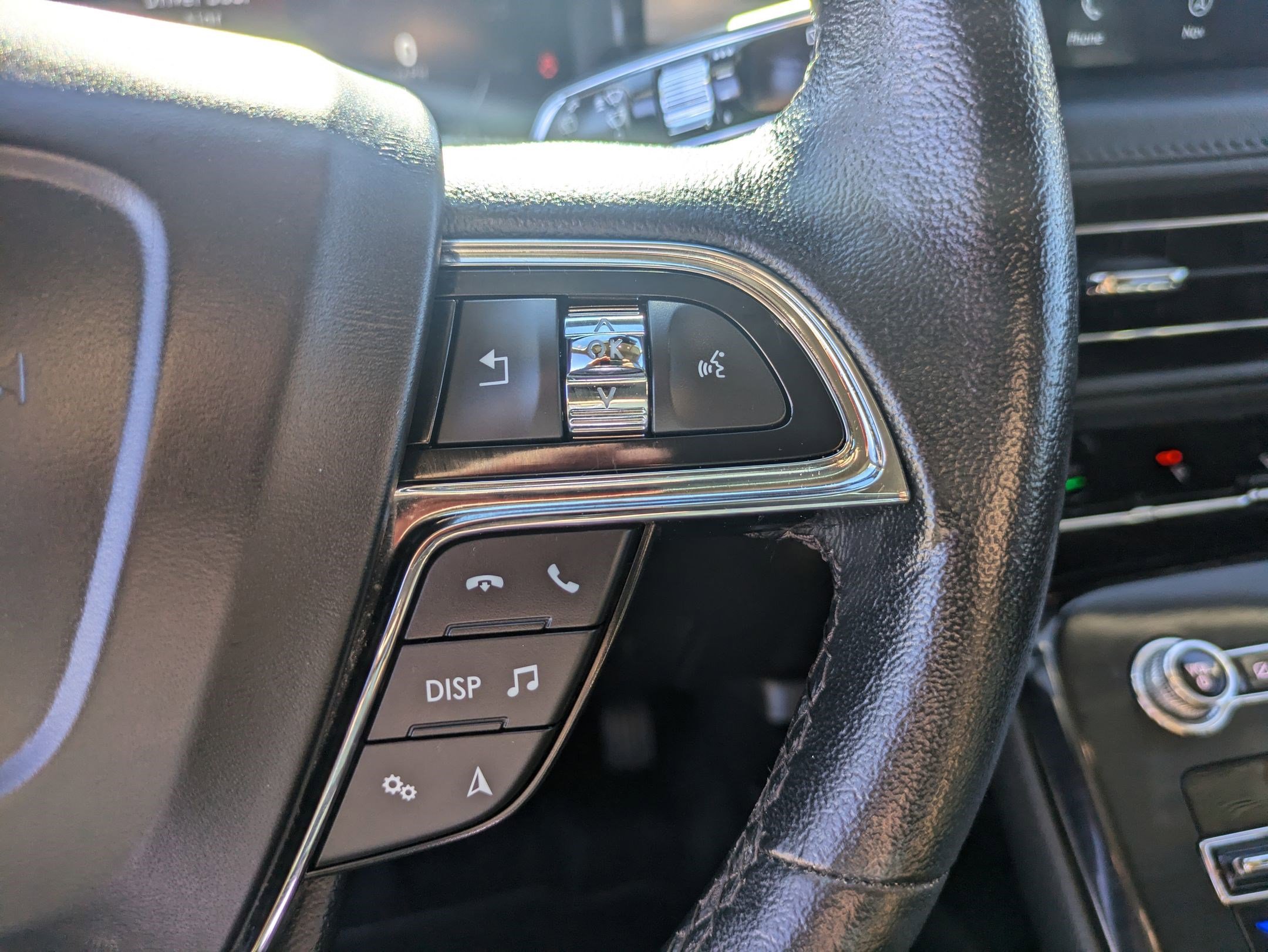 2023 Lincoln Nautilus Standard photo 16