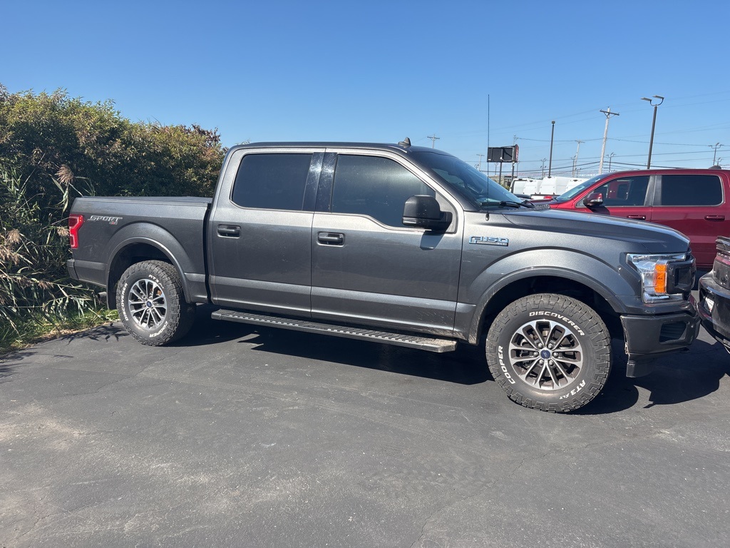 2020 Ford F-150 XLT photo 2