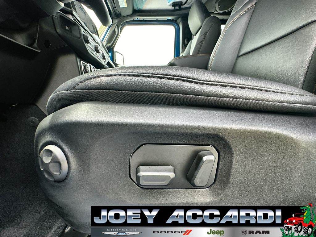 2025 Jeep Wrangler Sahara photo 12