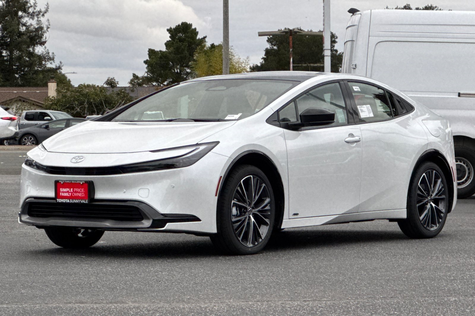 2025 Toyota RAV4 XLE photo 2