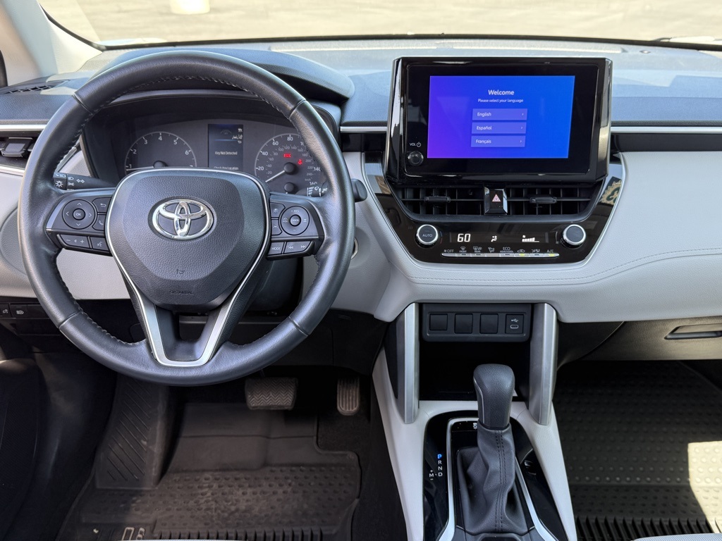 2023 Toyota Corolla Cross LE photo 24