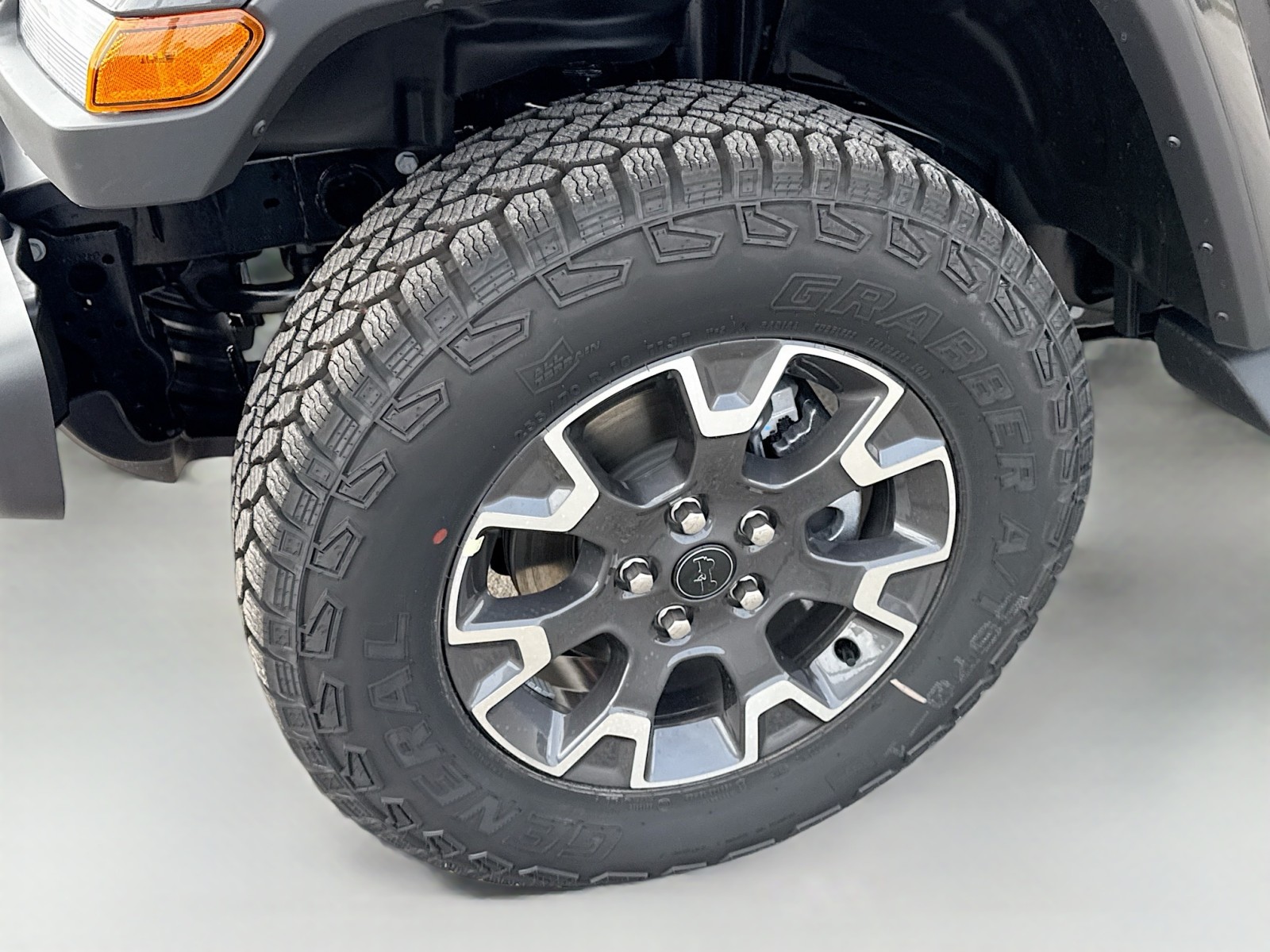 2025 Jeep Wrangler Sahara photo 28