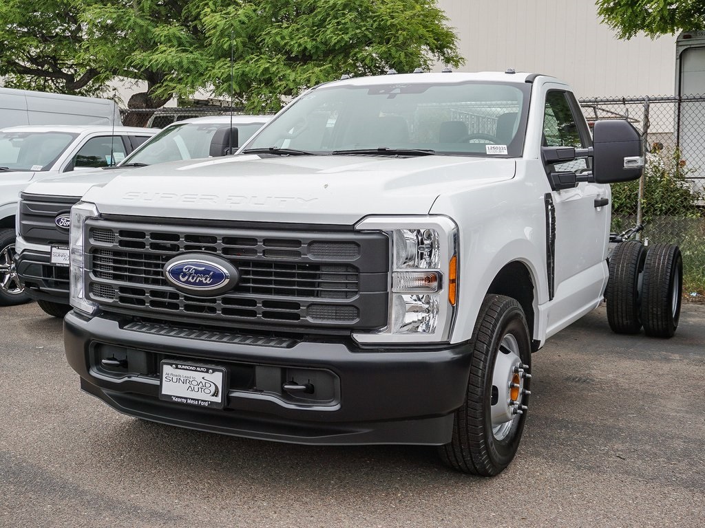 2025 Ford F-350 photo 3