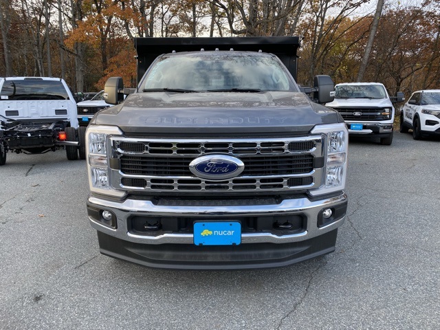 2025 Ford F-350 photo 2
