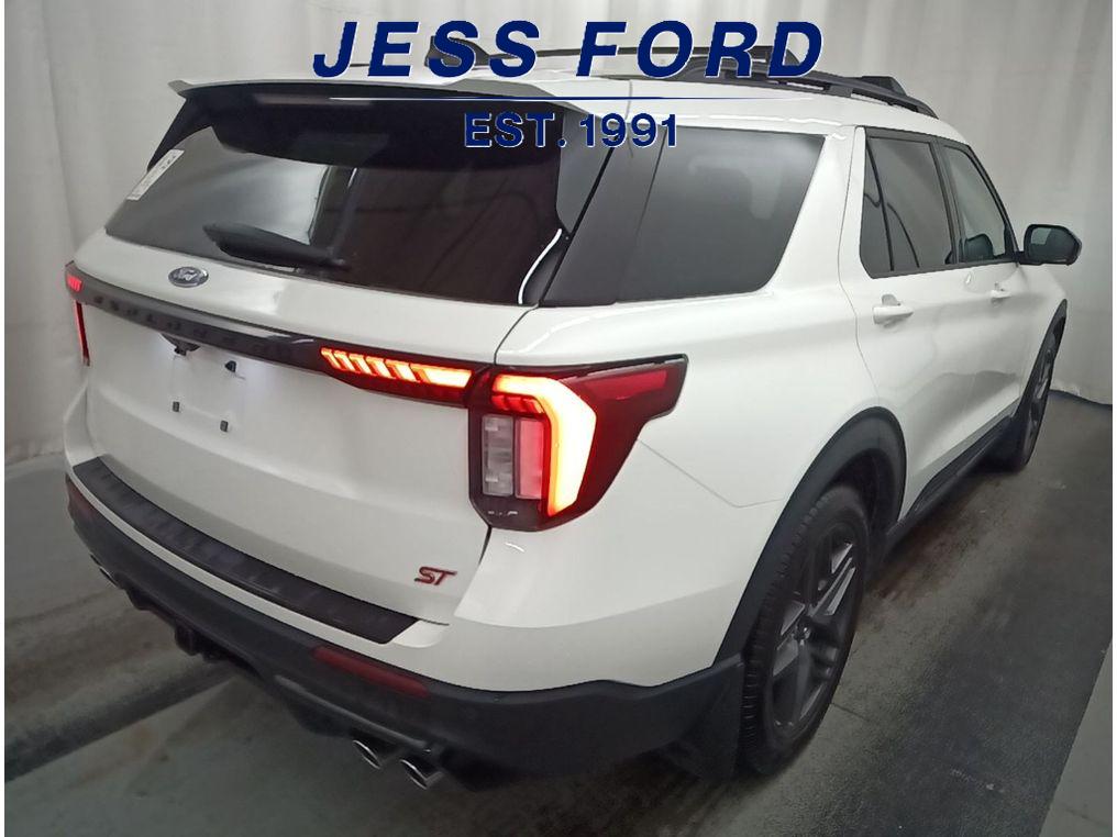 2025 Ford Explorer ST photo 3