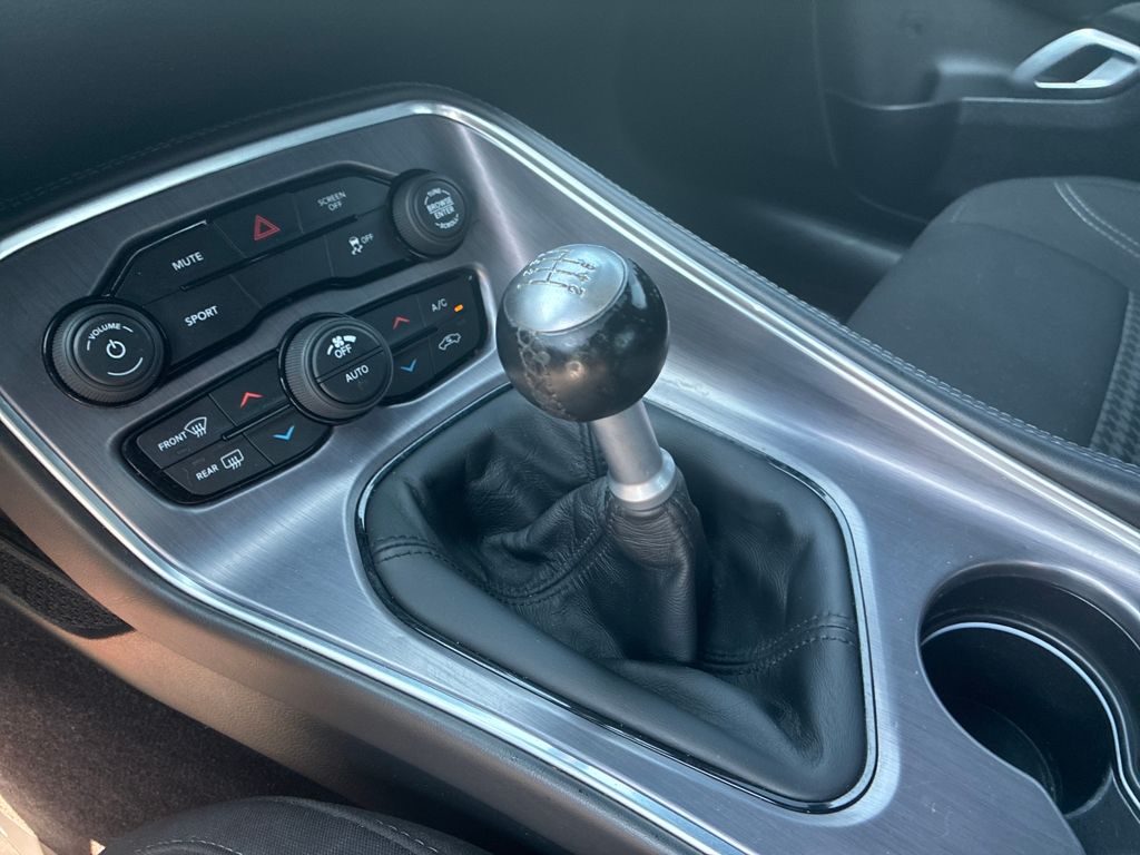 2017 Dodge Challenger R/T photo 22