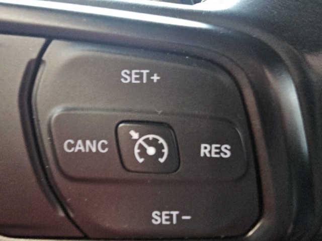 2021 Jeep Gladiator Willys photo 11