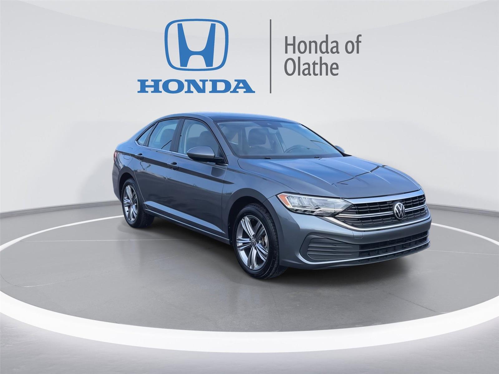 Used 2024 Volkswagen Jetta SE with VIN 3VW7M7BU9RM016734 for sale in Kansas City