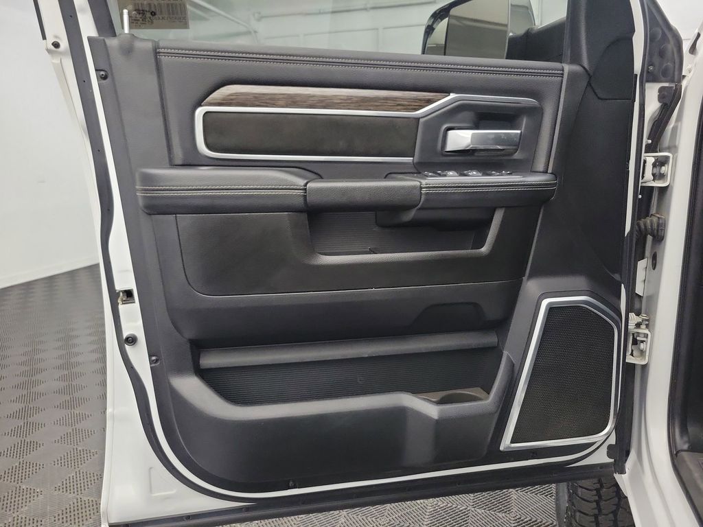 2020 Ram 2500 Laramie photo 18