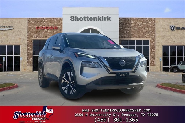 2022 Nissan Rogue SV's photo