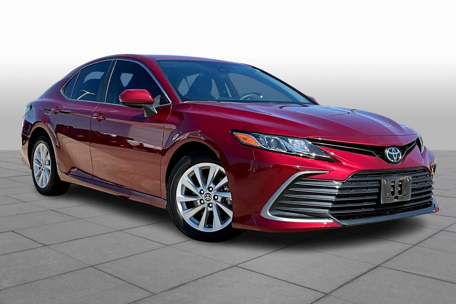 2022 Toyota Camry LE photo 2