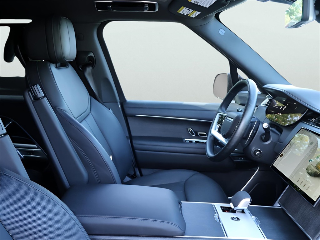 2025 Land Rover Range Rover SE photo 8