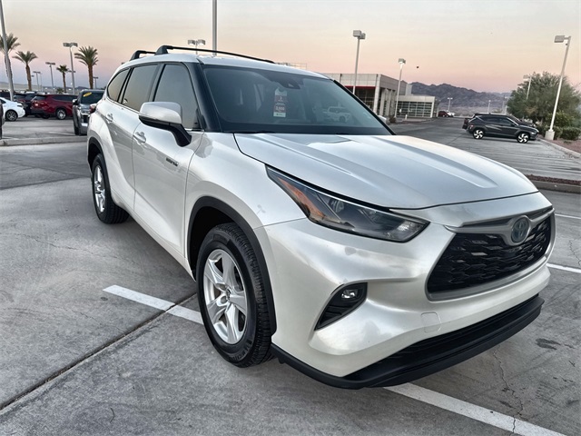 2021 Toyota Highlander Hybrid LE photo 3