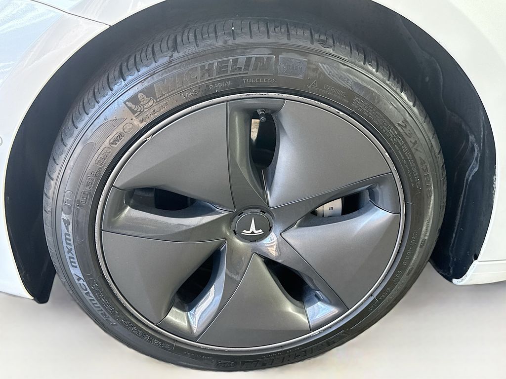 2020 Tesla Model 3 Standard Range Plus photo 29