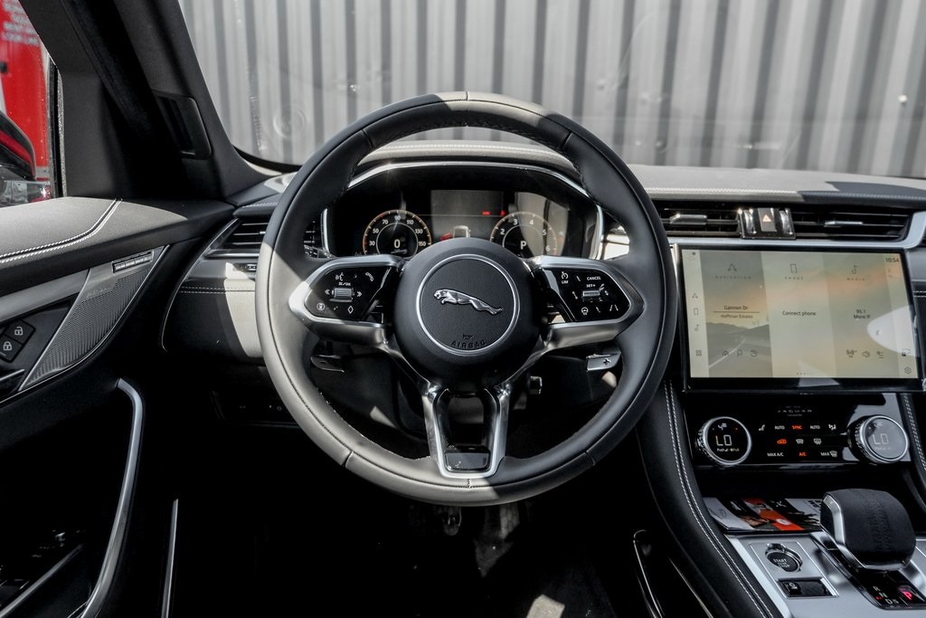 2025 Jaguar F-PACE P400 R-Dynamic S photo 15