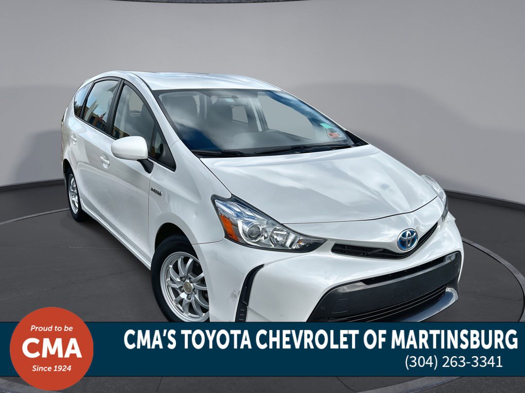 2015 Toyota Prius v Five's photo
