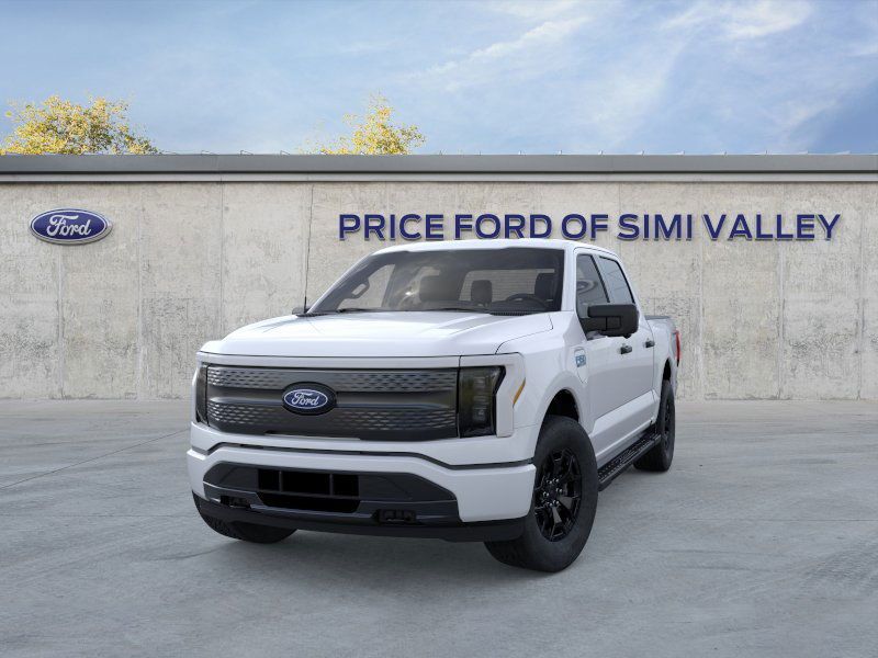 2025 Ford F-150 Lightning XLT photo 2