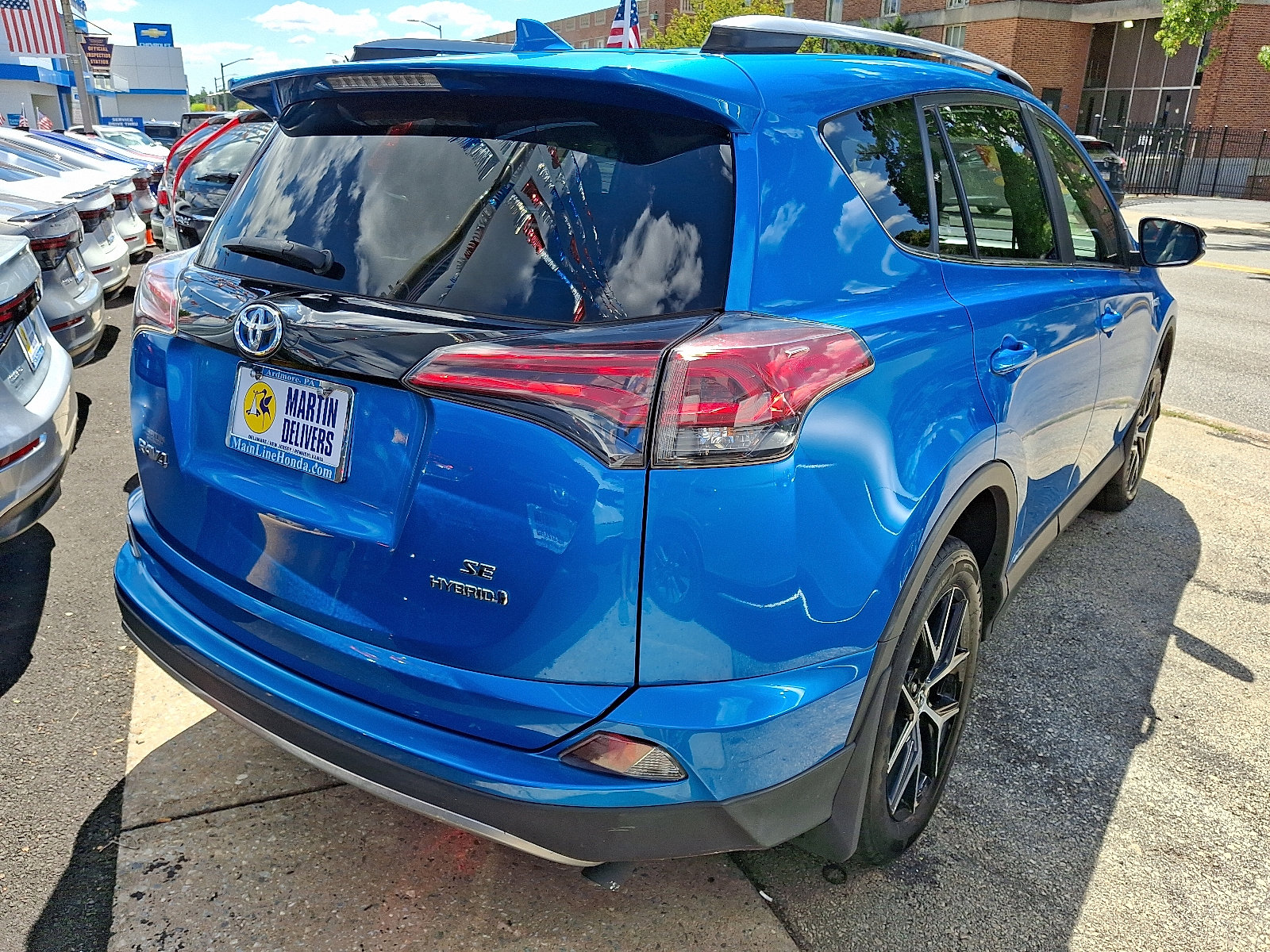 2018 Toyota RAV4 Hybrid SE photo 4