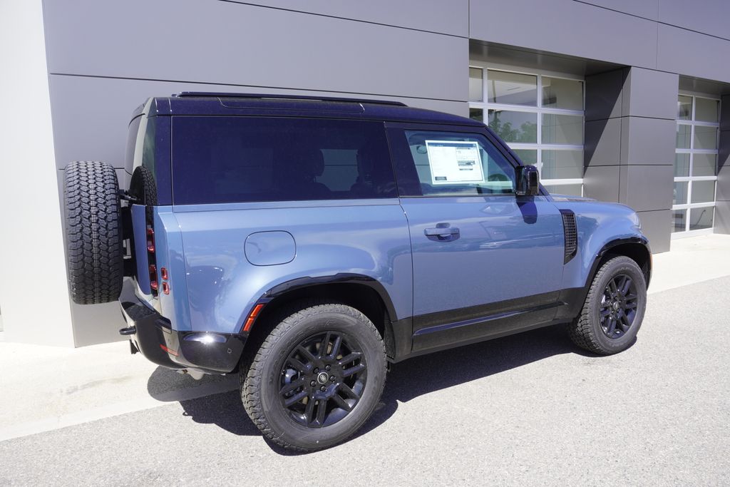 2025 Land Rover Defender 90 X-Dynamic SE photo 4