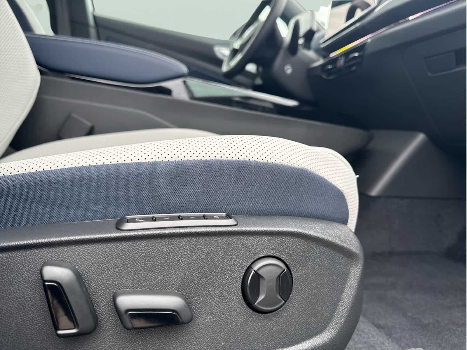 2025 Volkswagen ID.4 Pro S photo 32