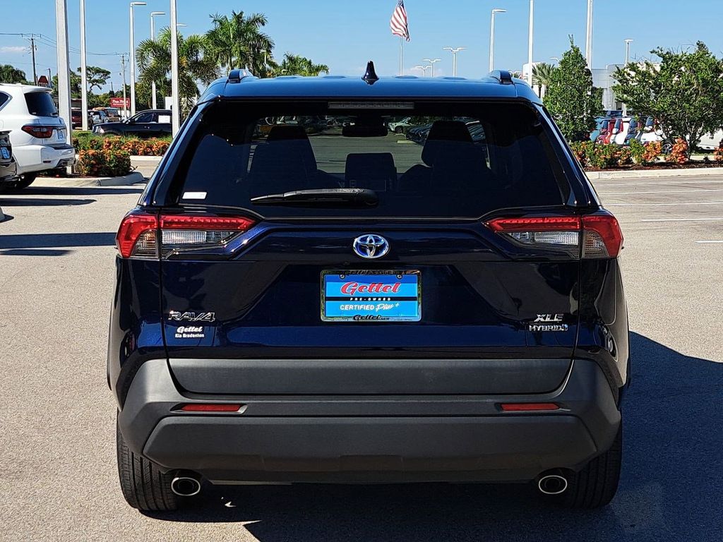 2022 Toyota RAV4 Hybrid XLE Premium photo 6