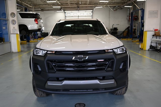 2026 Chevrolet Colorado Trail Boss photo 2