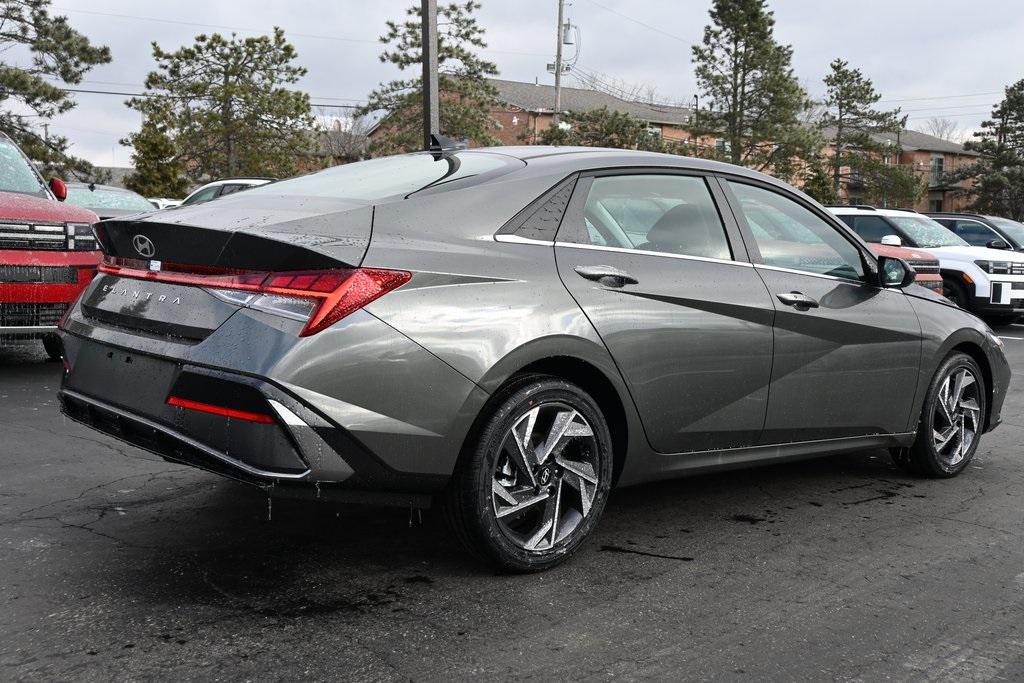 2025 Hyundai Elantra SEL Convenience photo 5