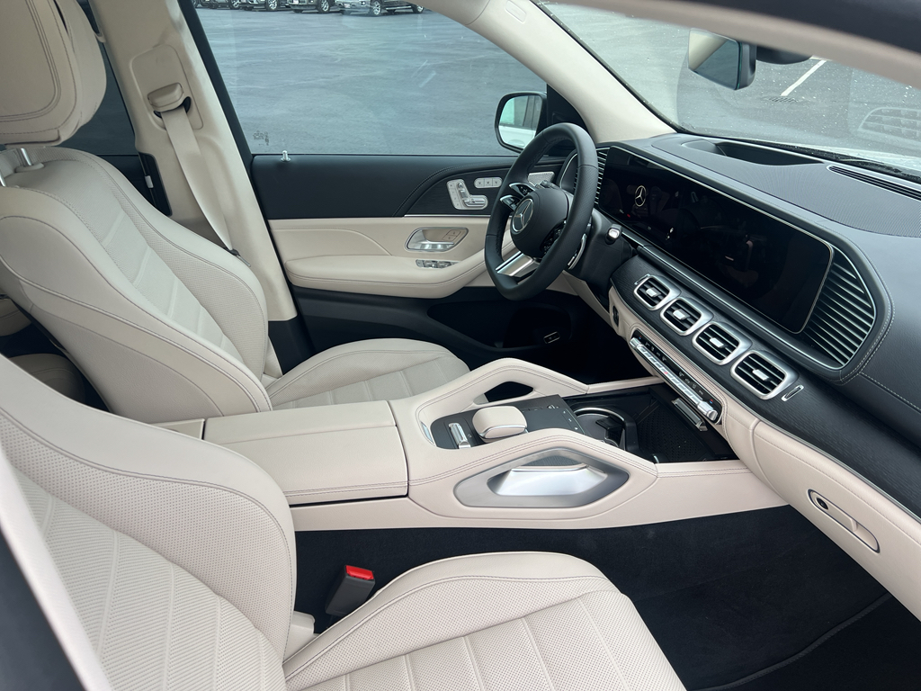 2025 Mercedes Benz GLS 580 4MATIC photo 10