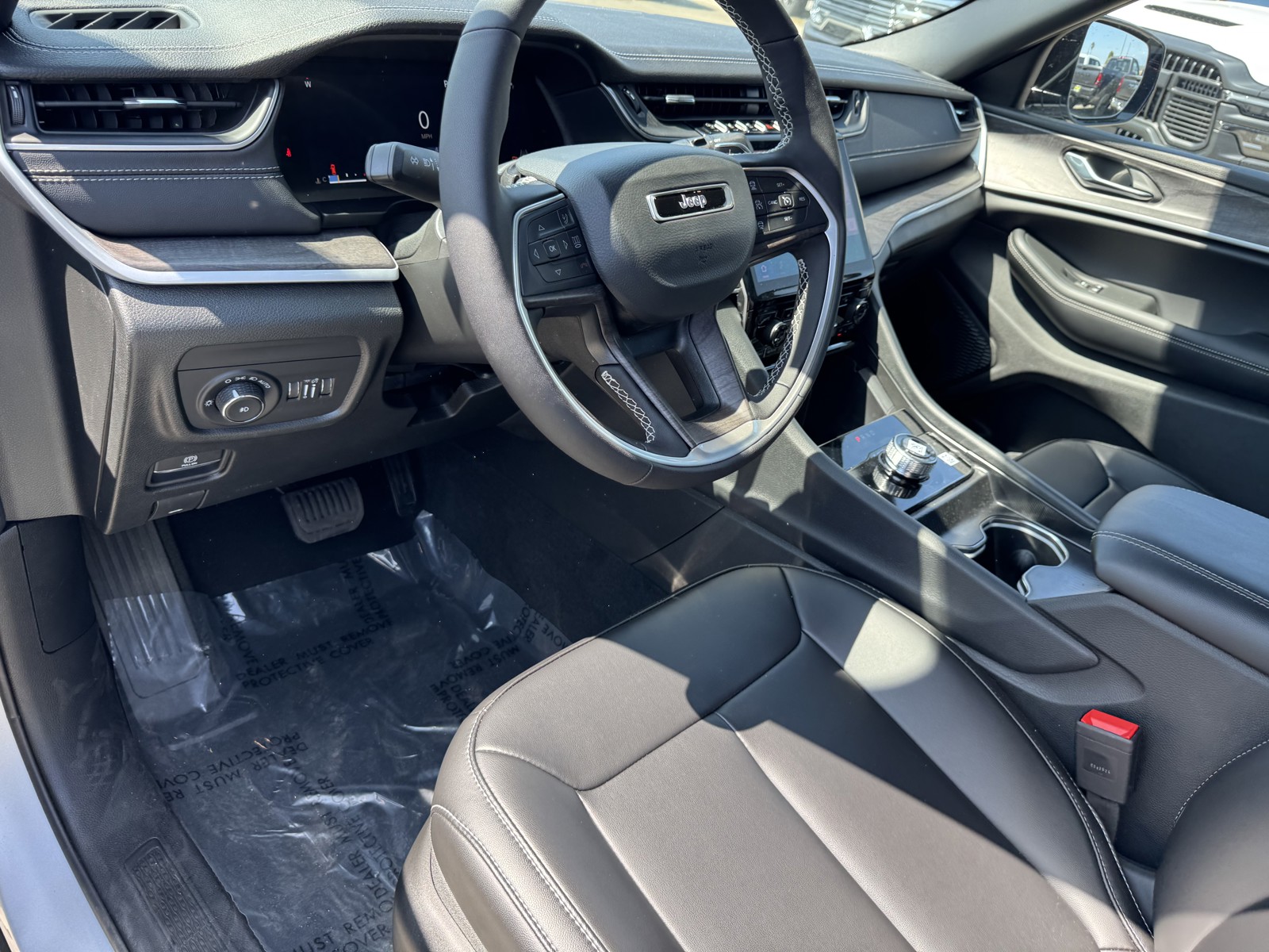 2025 Jeep Grand Cherokee Limited photo 12