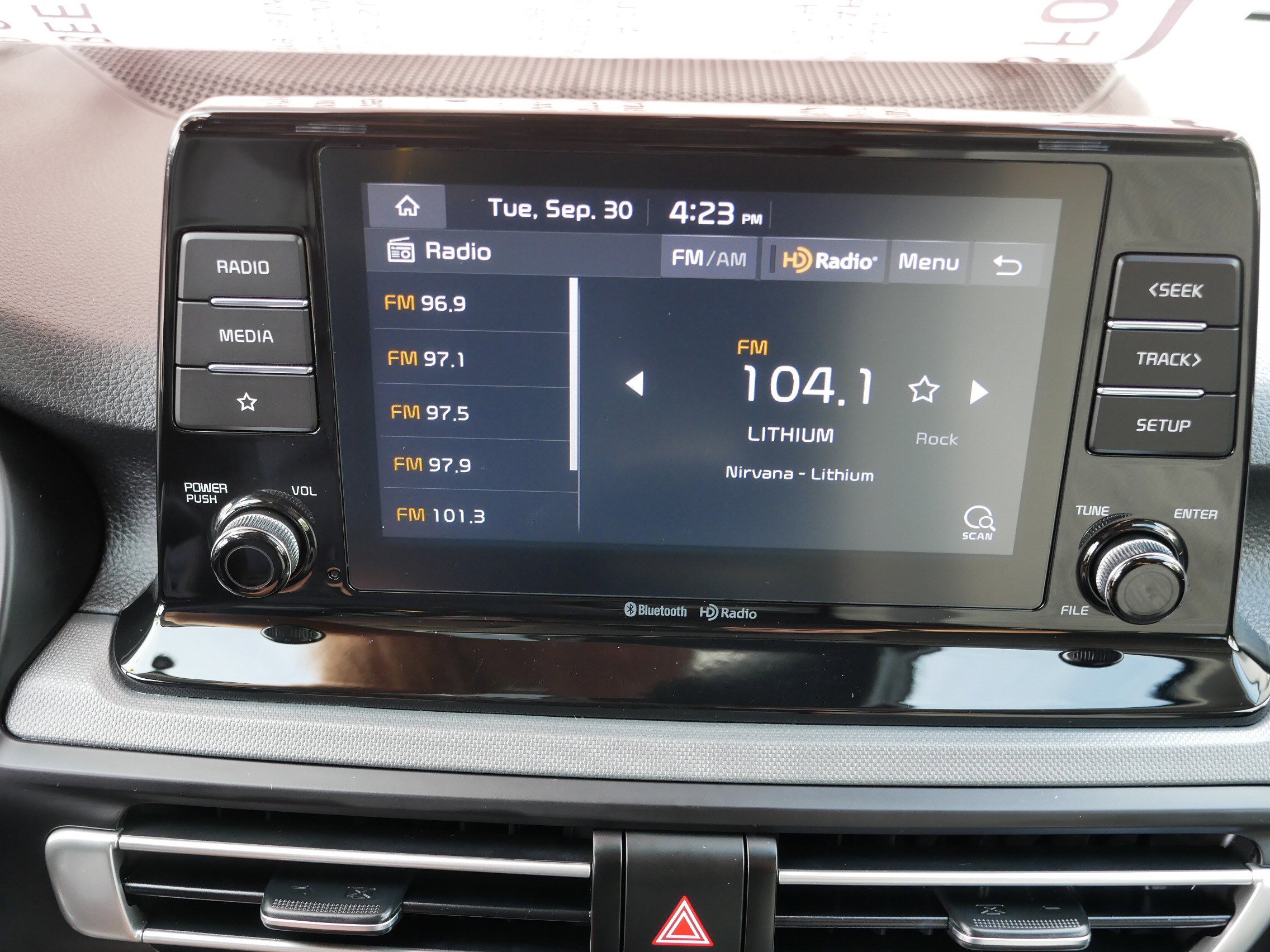 2023 Kia Seltos LX photo 18