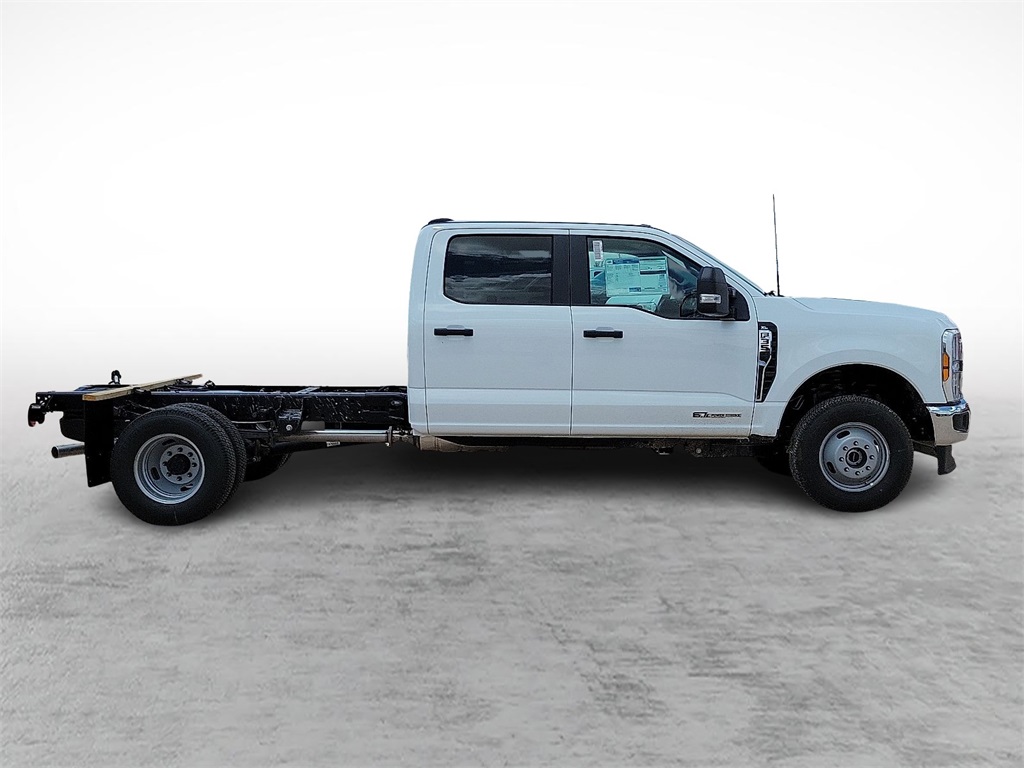 2025 Ford F-350 photo 12