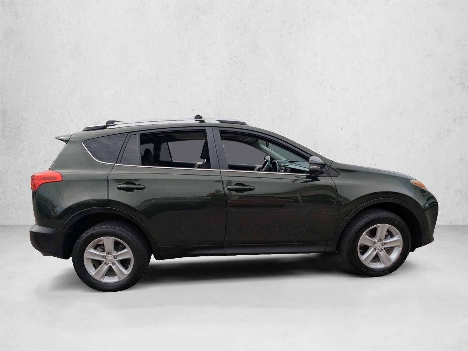 2013 Toyota RAV4 XLE photo 4